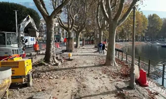 RIQUALIFICAZIONE PAVIMENTAZIONE LUNGOLAGO DI LECCO - Lastre di granito grigio scuro 